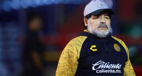 أبو تريكة: كرة القدم حزينة برحيل مارادونا